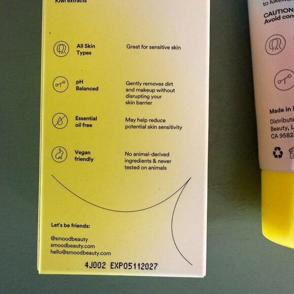 Smood Calm Me Down Antioxidant Cleanser Cream to Foam Glow Formula - Picture 5 of 12